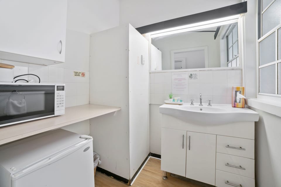 Minibar, iron/ironing board, free WiFi, bed sheets