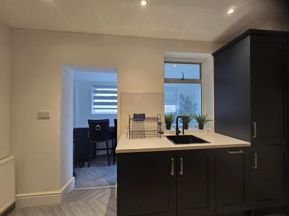 House | Private kitchen | Fridge, microwave, oven, stovetop