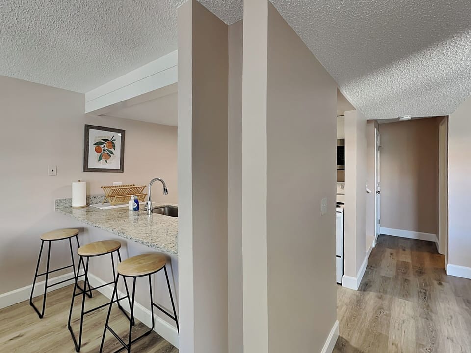Condo (2 Bedrooms) | Property amenity