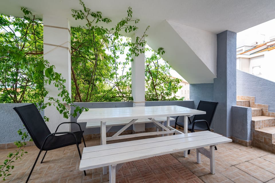 Apartment, 2 Bedrooms, Balcony, Garden View | Outdoor dining