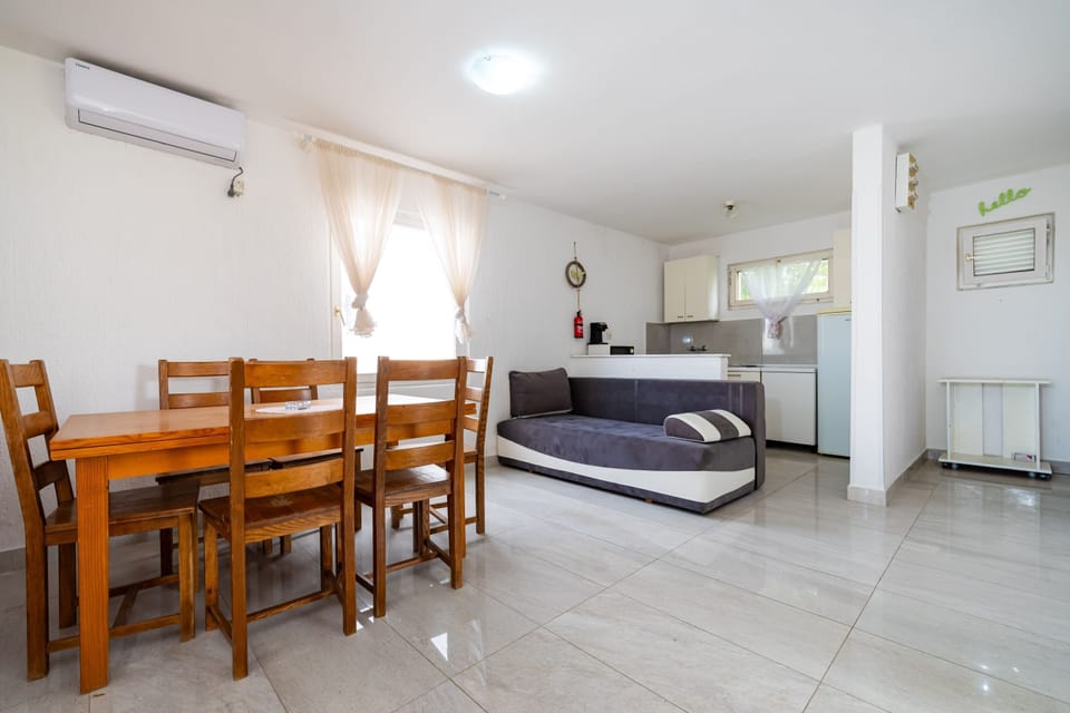 Apartment, 2 Bedrooms, Balcony, Garden View | Interior