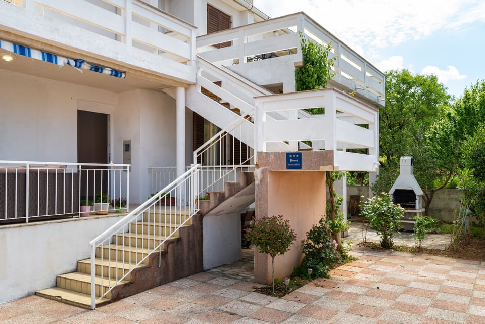 Apartment, 3 Bedrooms, Balcony, Garden View | Property grounds