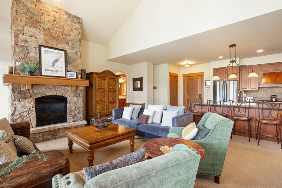 Condo, 3 Bedrooms | Living area