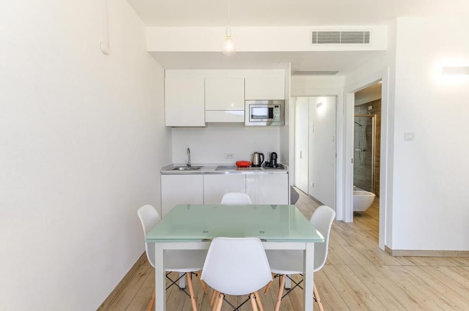 Apartment, 1 Bedroom, Balcony | Dining room