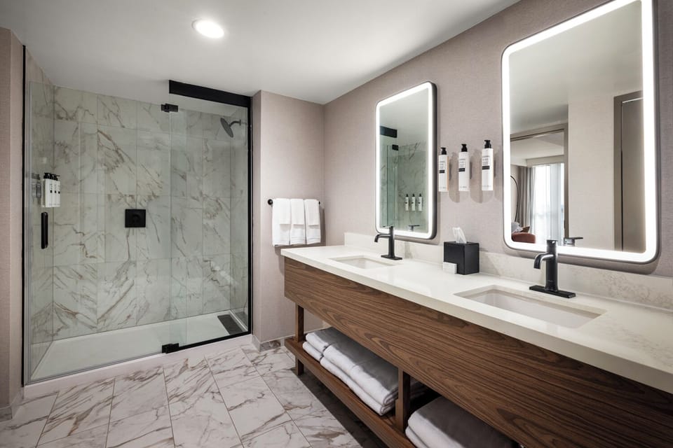 Embassy Suites by Hilton Cincinnati Northeast Blue Ash Hotel in Blue Ash