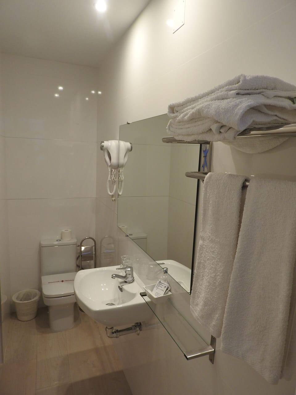Standard Double Room | Bathroom | Combined shower/tub, hair dryer, towels