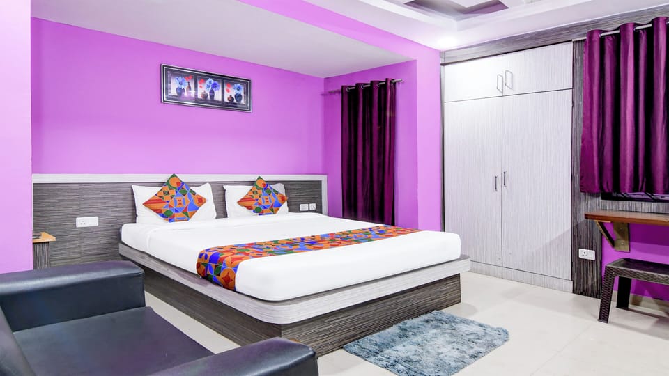 Egyptian cotton sheets, premium bedding, in-room safe, WiFi (free)