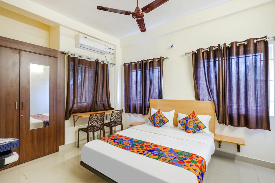 Egyptian cotton sheets, premium bedding, in-room safe, free WiFi