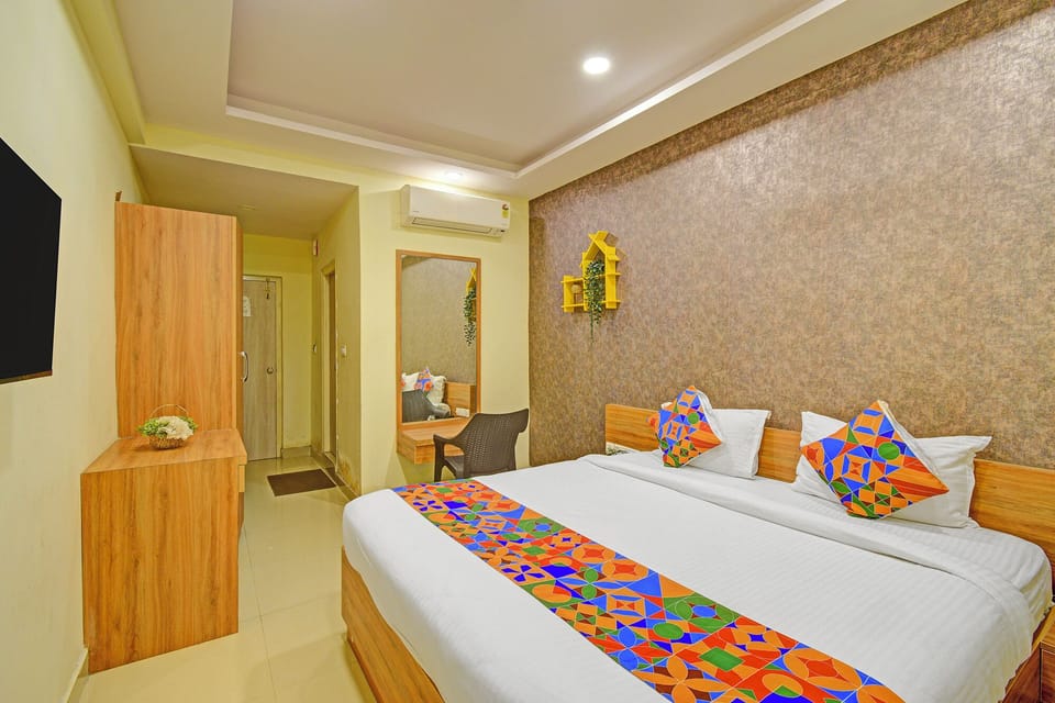 Egyptian cotton sheets, premium bedding, in-room safe, free WiFi