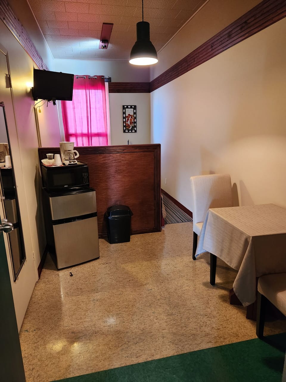 Standard Room, 1 Queen Bed, Private Bathroom, Sea View | Soundproofing, free WiFi, bed sheets