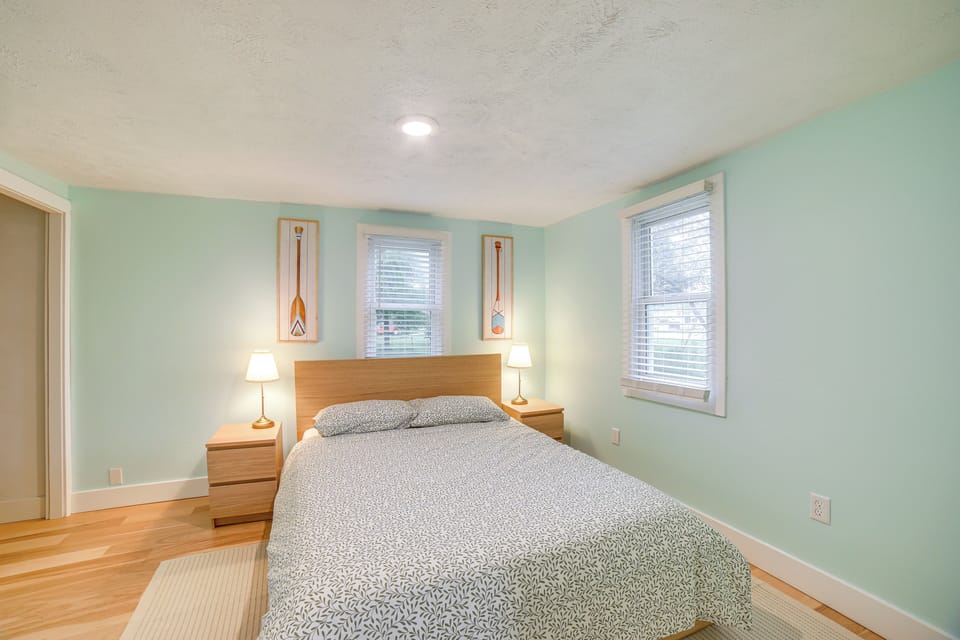 Serene South Haven Retreat w/ Deck: 1 Mi to Dtwn! Cottage in South Haven