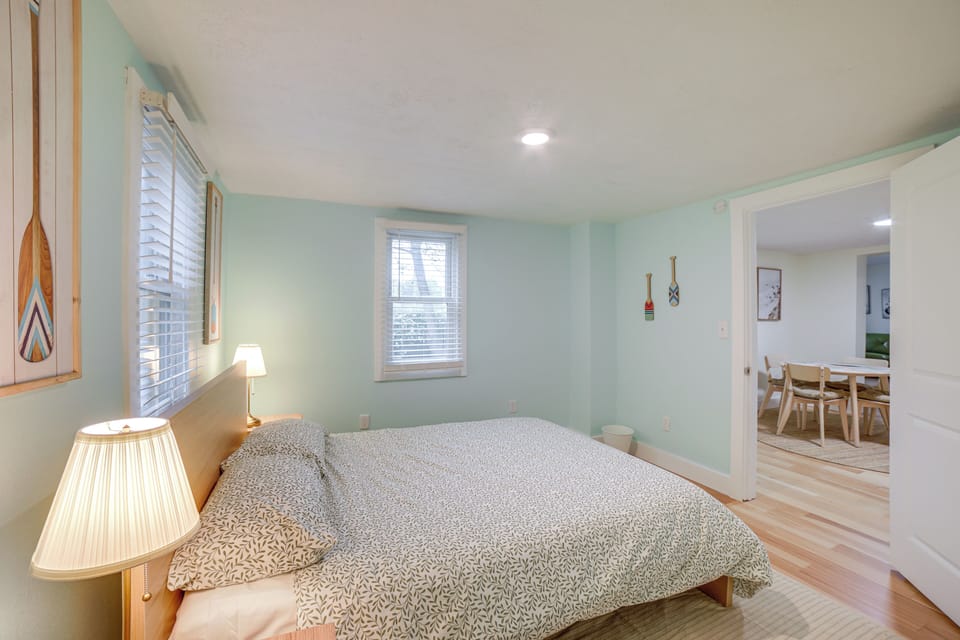 Serene South Haven Retreat w/ Deck: 1 Mi to Dtwn! Cottage in South Haven