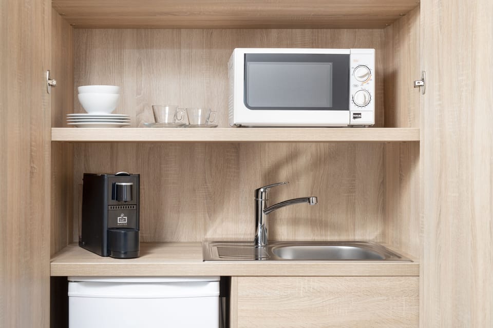 Coffee/tea maker, highchair