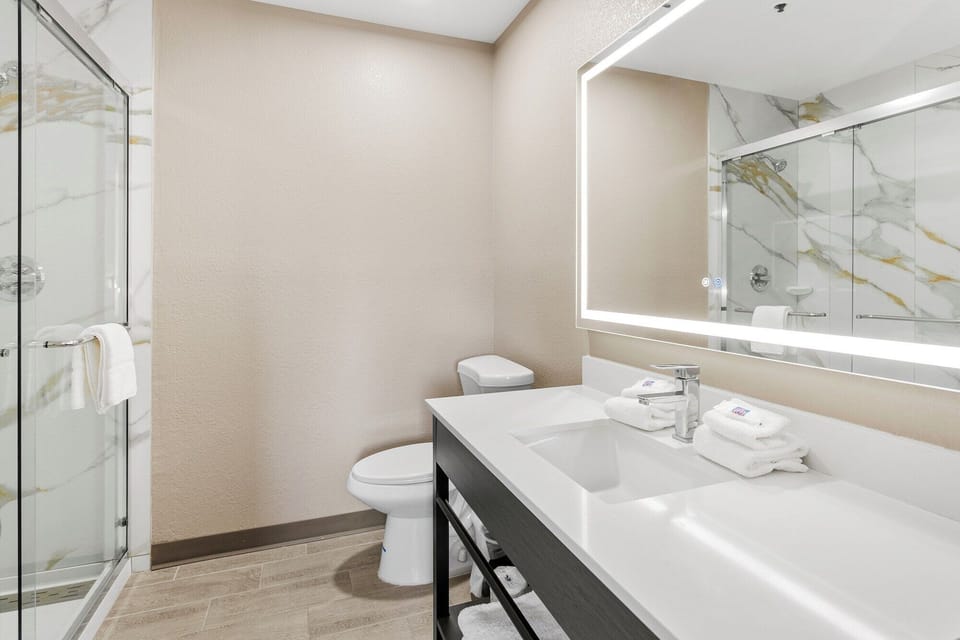 Combined shower/tub, towels, soap, toilet paper