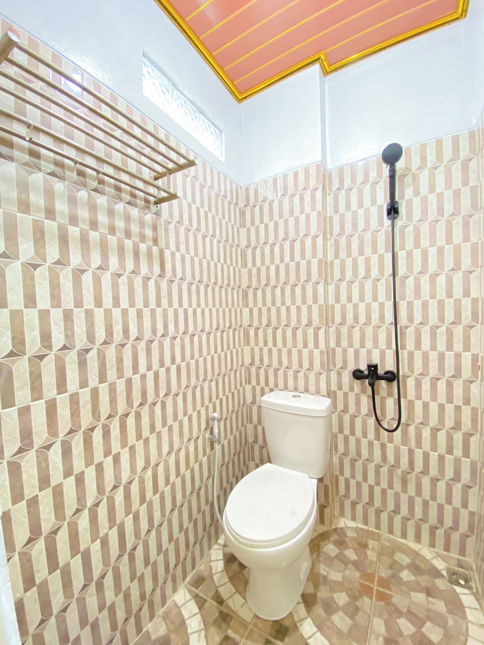Standard Room, Courtyard View | Bathroom | Shower, rainfall showerhead, bidet, towels