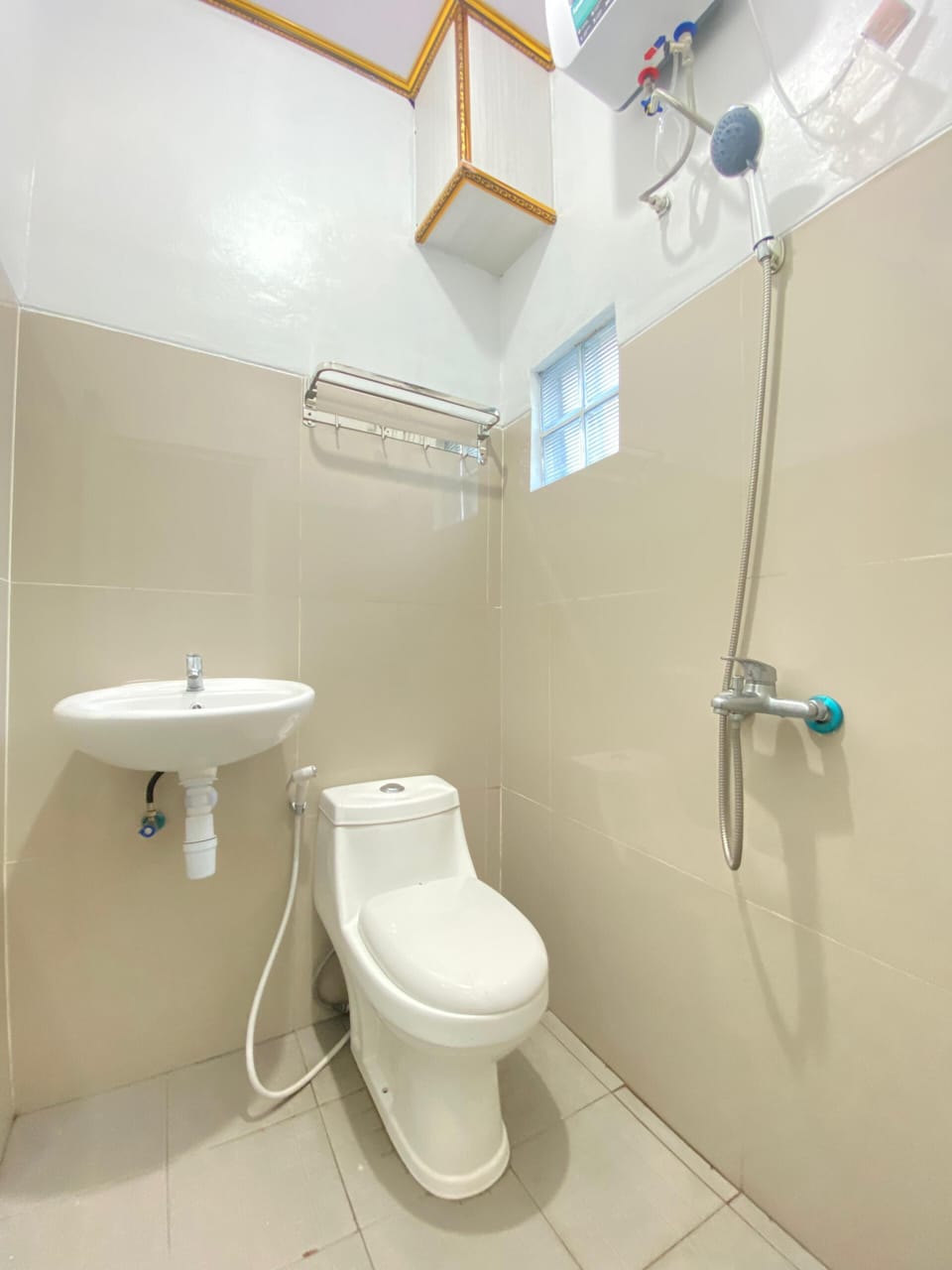 Superior Room, 1 Bedroom, Courtyard View | Bathroom | Shower, rainfall showerhead, bidet, towels