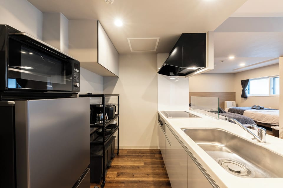 Basic Apartment | Private kitchen | Electric kettle, toaster