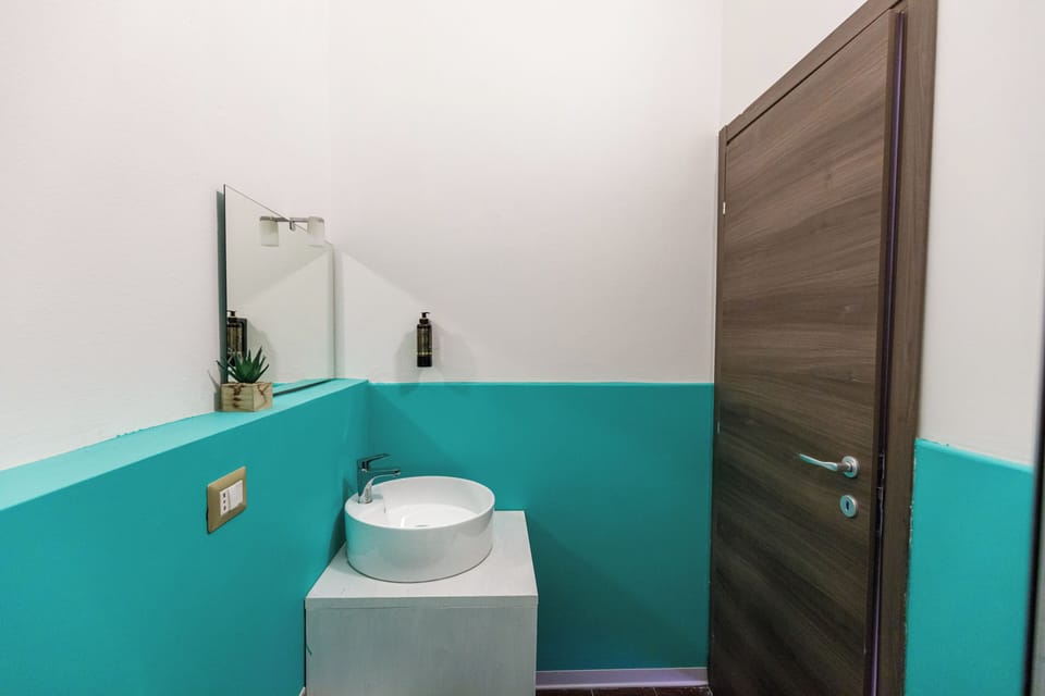 Classic Double Room, City View | Bathroom | Shower, hair dryer, bidet, towels