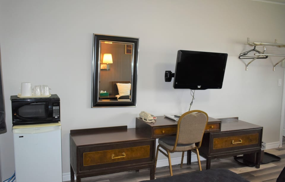 Standard Room, 2 Double Beds | Desk, free WiFi, bed sheets