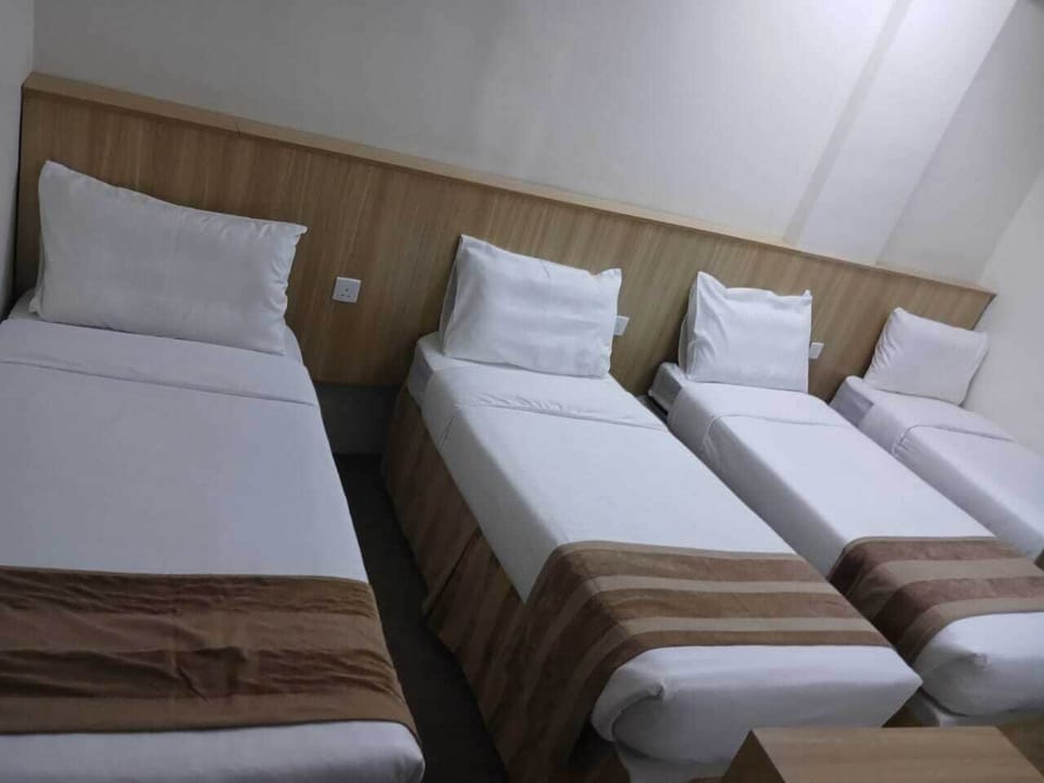 Quadruple Room | In-room safe, iron/ironing board, free WiFi