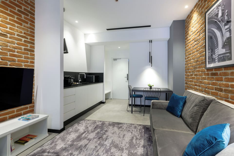  Deluxe Apartment with Terrace | Hypo-allergenic bedding, laptop workspace, soundproofing, free WiFi