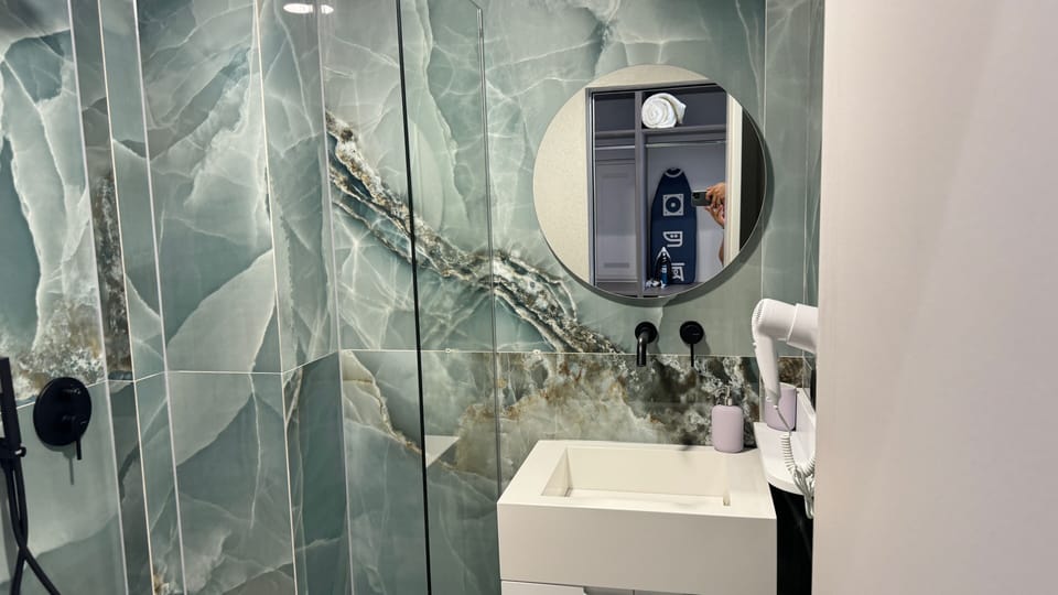 Classic Room | Bathroom | Hair dryer