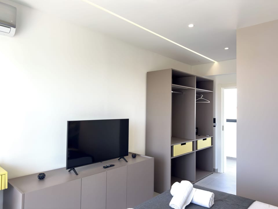 Luxury Room | In-room safe, soundproofing, iron/ironing board, free WiFi