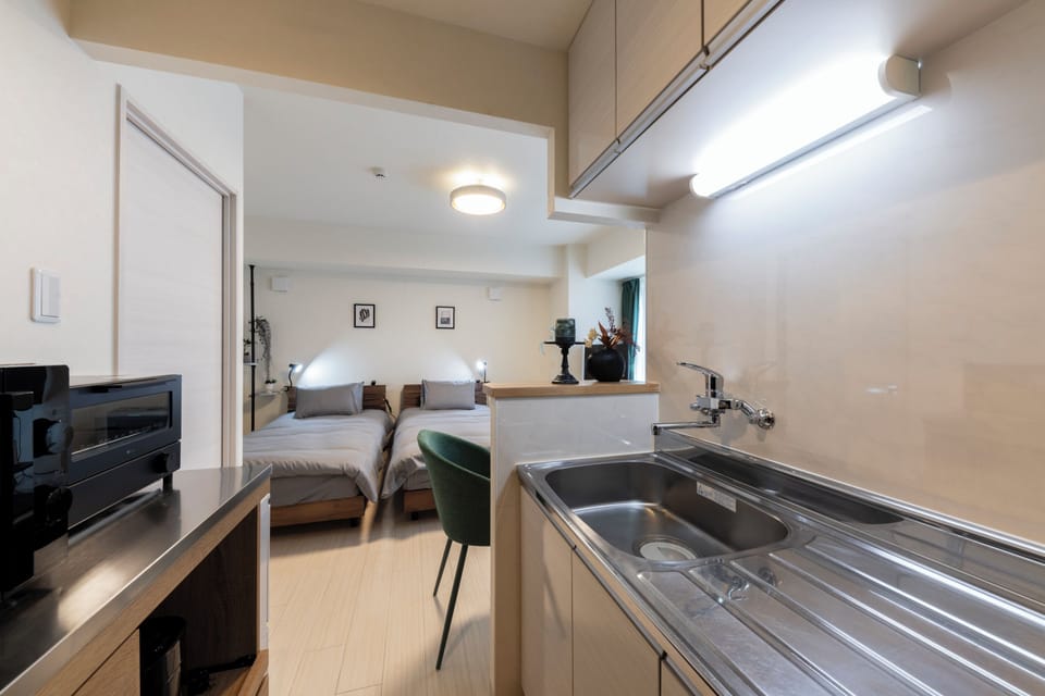 Basic Apartment | Private kitchen | Microwave, stovetop, electric kettle, toaster