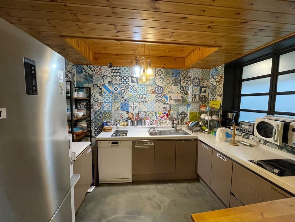 Fridge, microwave