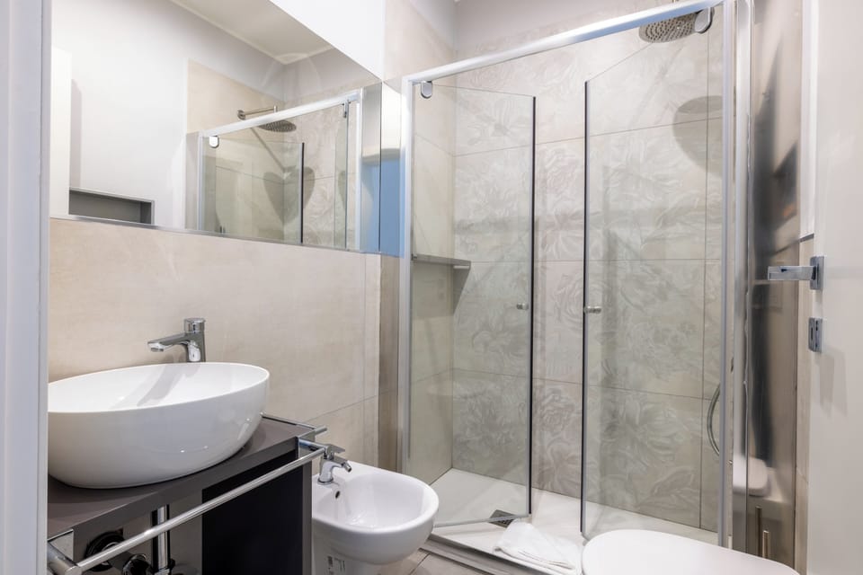 Shower, towels