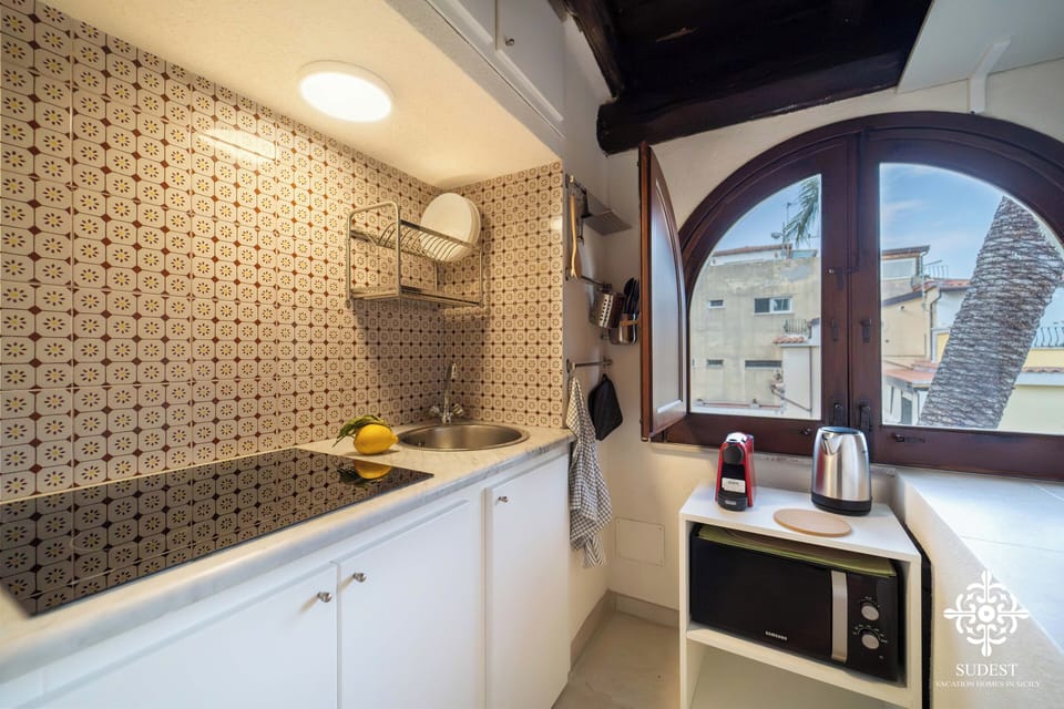 Comfort Duplex, Sea View | Private kitchen | Electric kettle, toaster