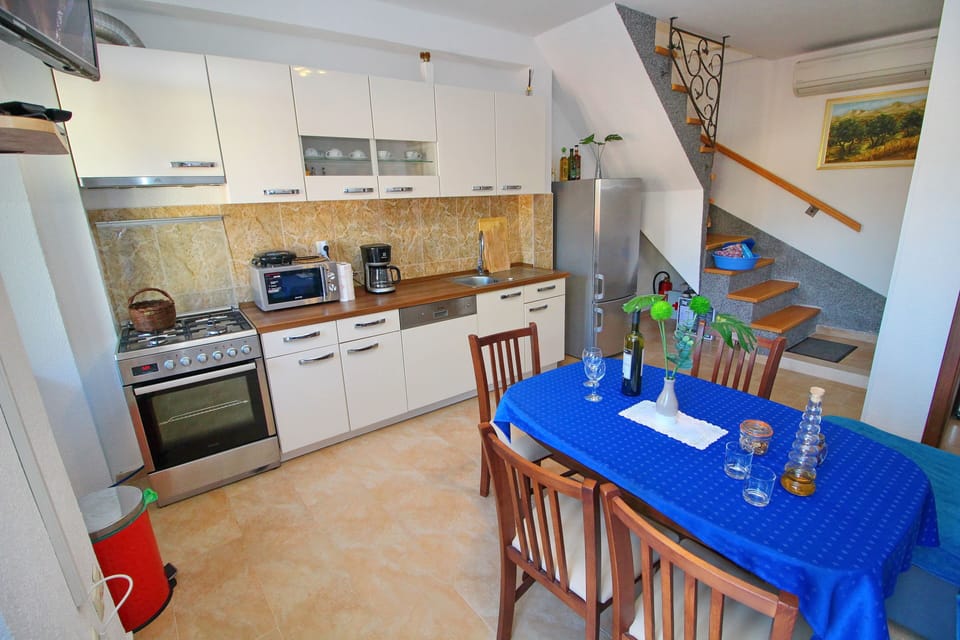Apartment (Duplex Apartment with Terrace and Sea) | Private kitchen | Fridge