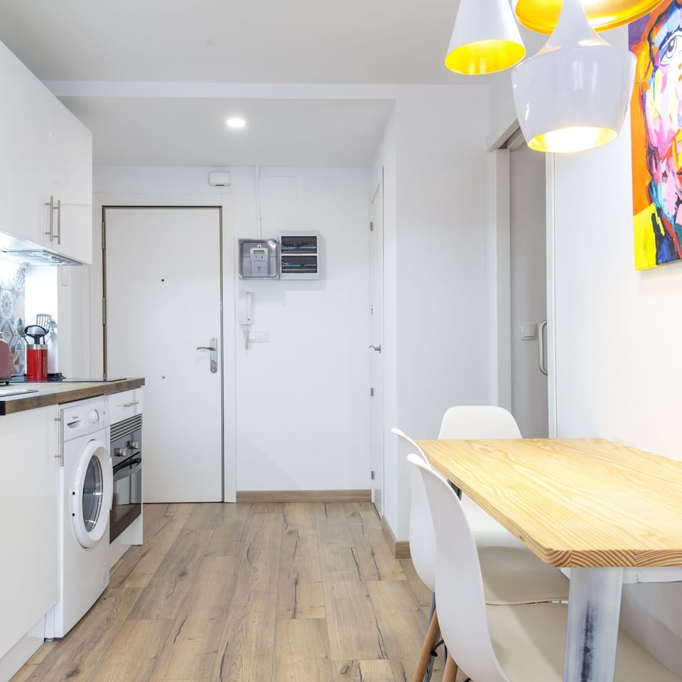 House | 2 bedrooms, desk