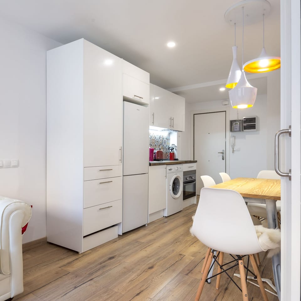 House | 2 bedrooms, desk