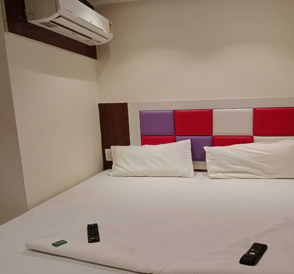 Deluxe Room | Premium bedding, desk, free WiFi, bed sheets