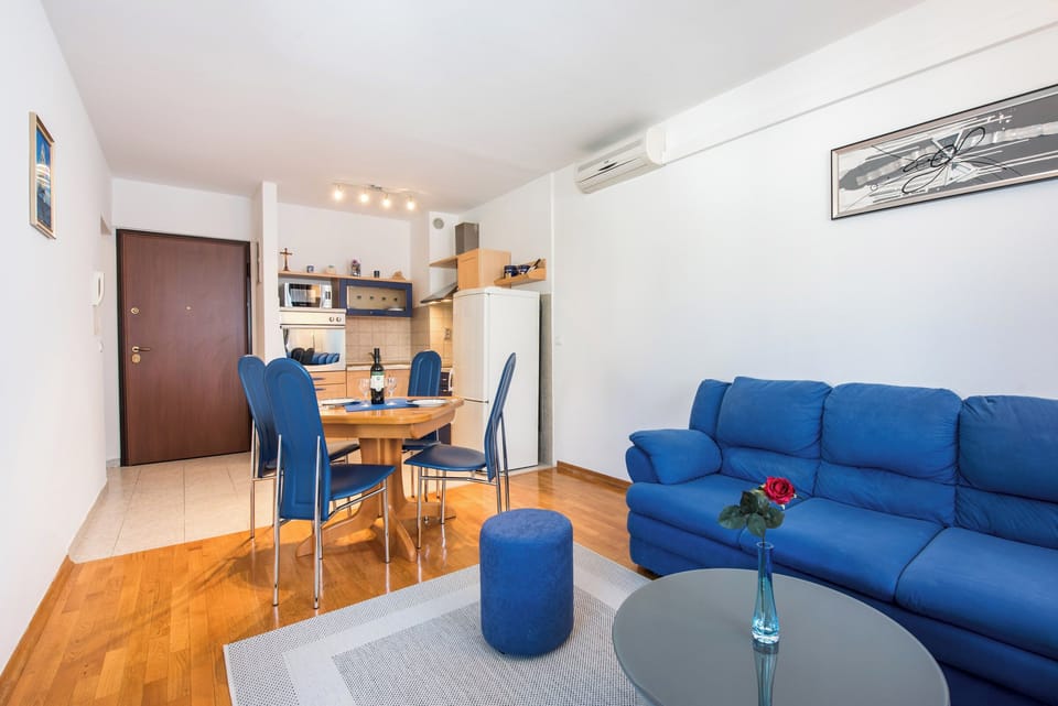Apartment (Apartment Blue Lagoon (ST) - One Bedr) | Living room | 32-inch flat-screen TV with cable channels