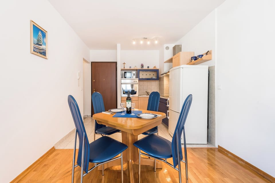 Apartment (Apartment Blue Lagoon (ST) - One Bedr) | Dining room