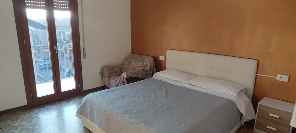 Hypo-allergenic bedding, free WiFi