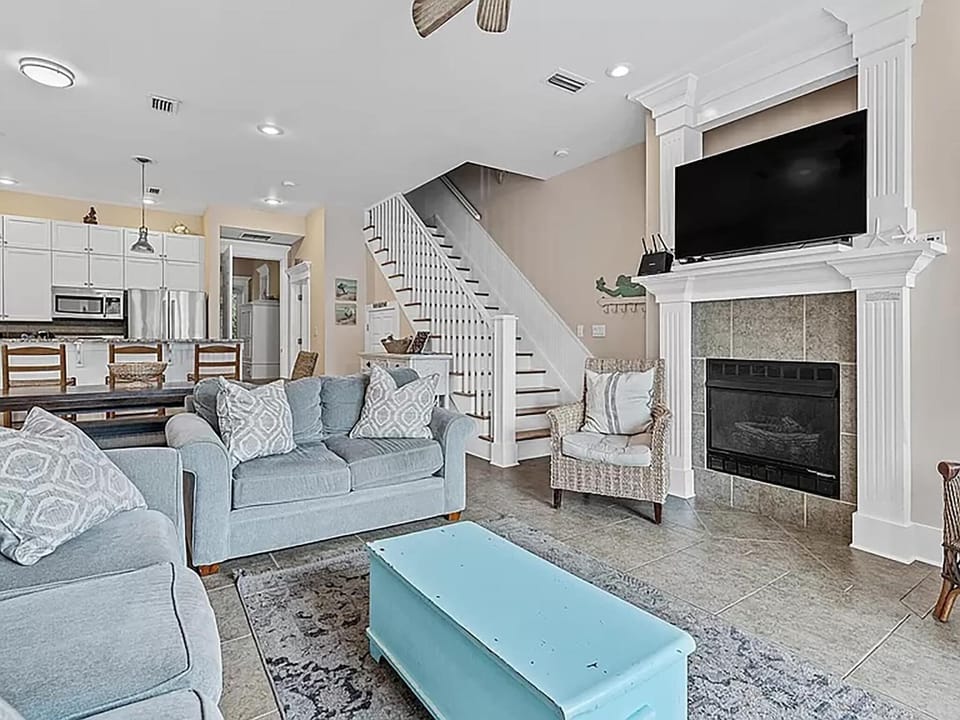 House, Multiple Beds (Beachboys & Mermaids) | Living area | TV