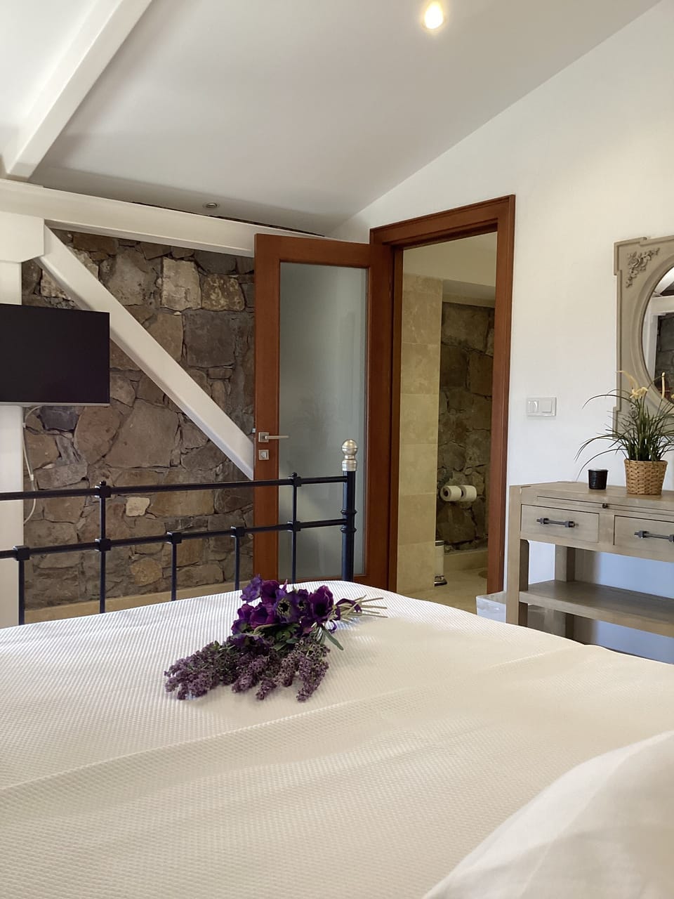 Double Room | Minibar, laptop workspace, free WiFi, bed sheets