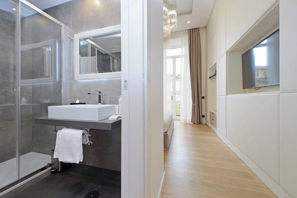Superior Suite, Balcony, City View | Minibar (free items), in-room safe, blackout drapes, soundproofing