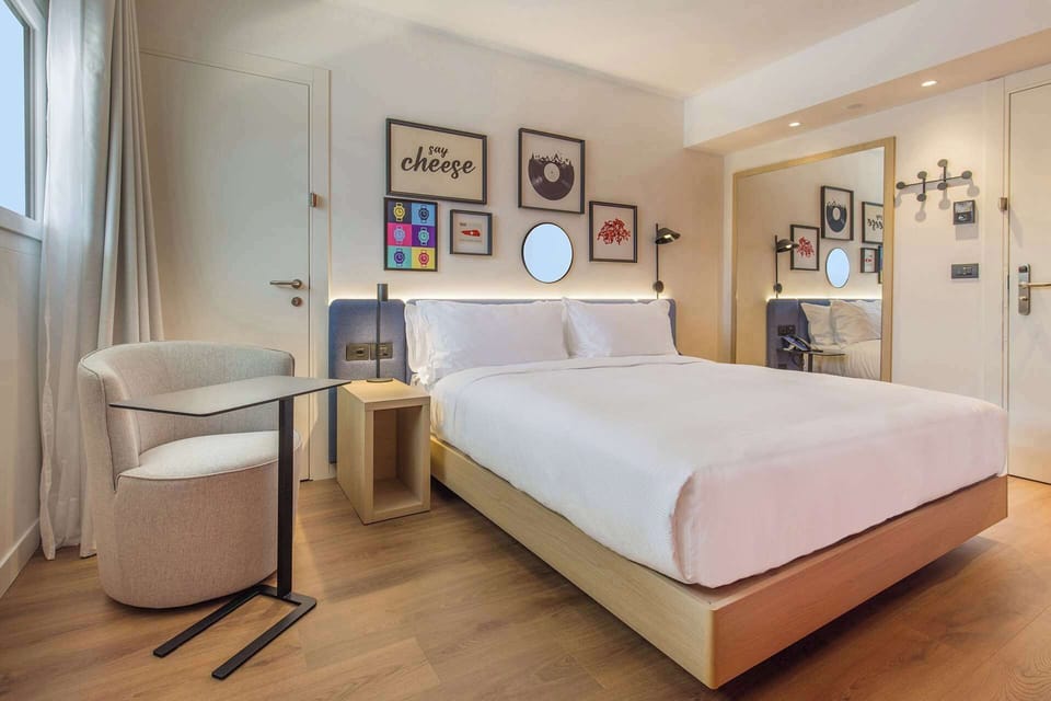 In-room safe, soundproofing, free WiFi