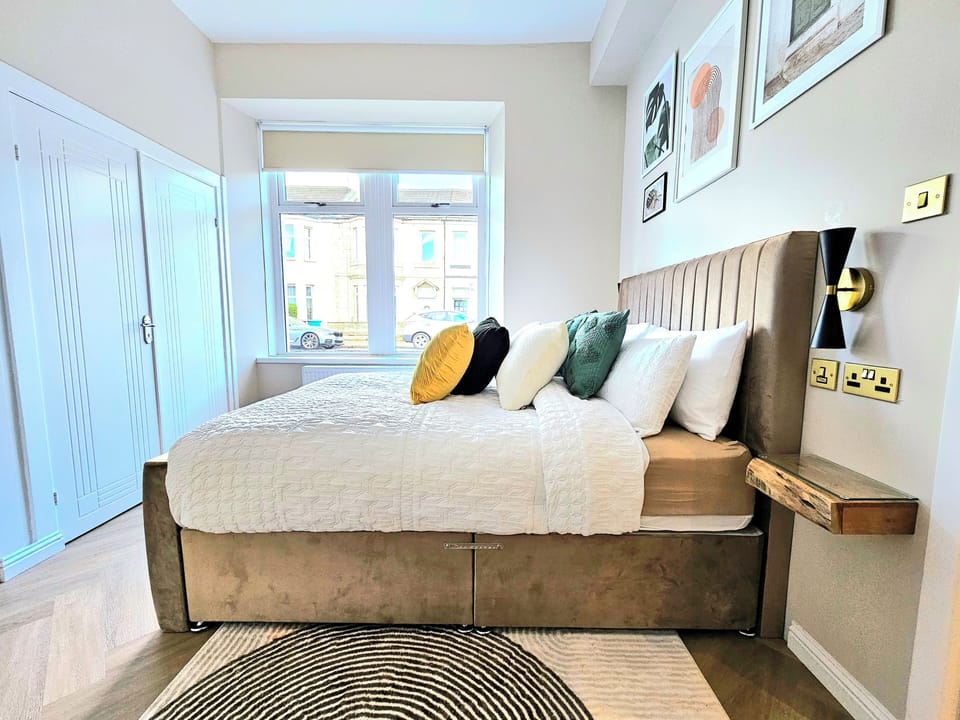 House, Courtyard View | 3 bedrooms, blackout drapes, iron/ironing board, free WiFi