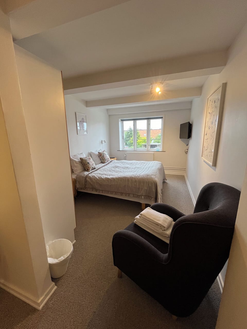 Basic Double or Twin Room | Bathroom | Shower, hair dryer, towels, toilet paper