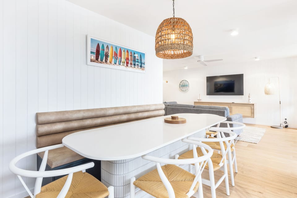 Superior Apartment, Ocean View | Dining room