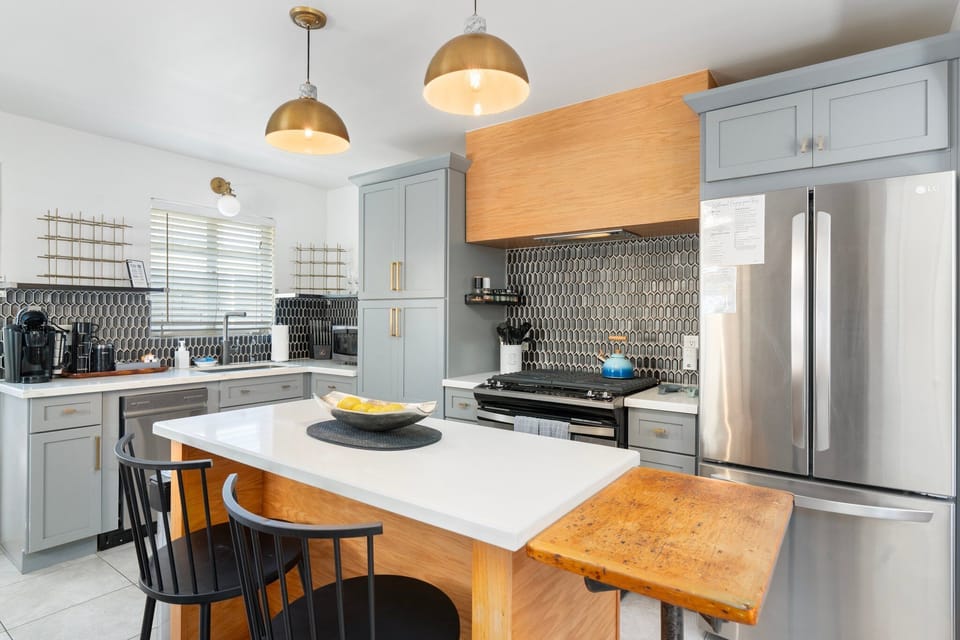 House, City View | Private kitchen | Fridge, microwave, oven, dishwasher