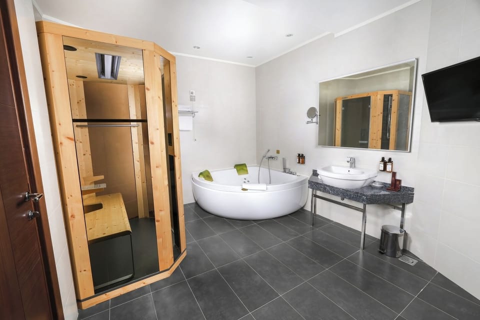 Luxury Suite, Sauna, City View | Bathroom | Separate tub and shower, jetted tub, free toiletries, hair dryer
