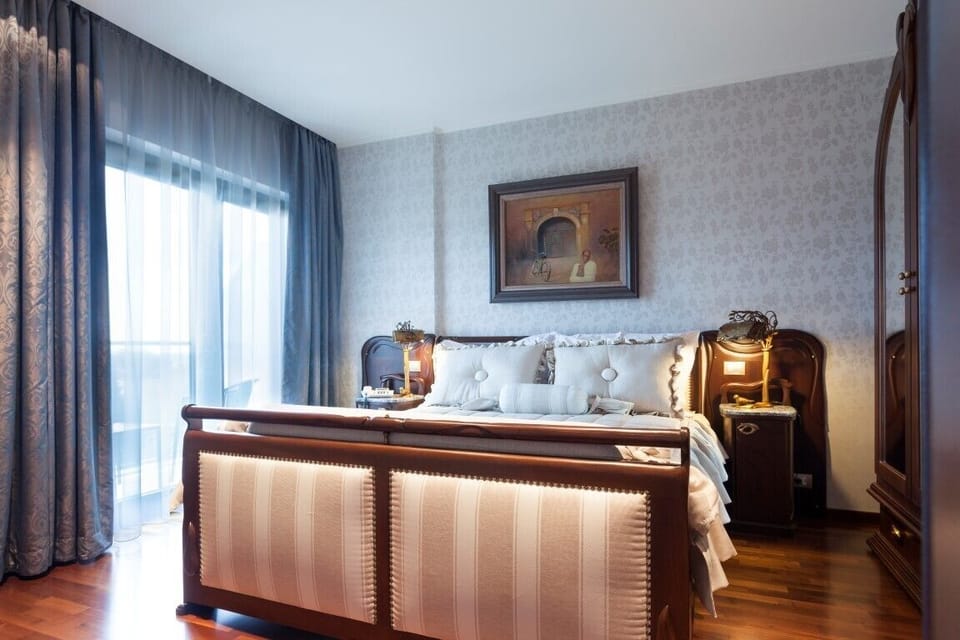 Presidential Suite | Minibar, in-room safe, desk, soundproofing
