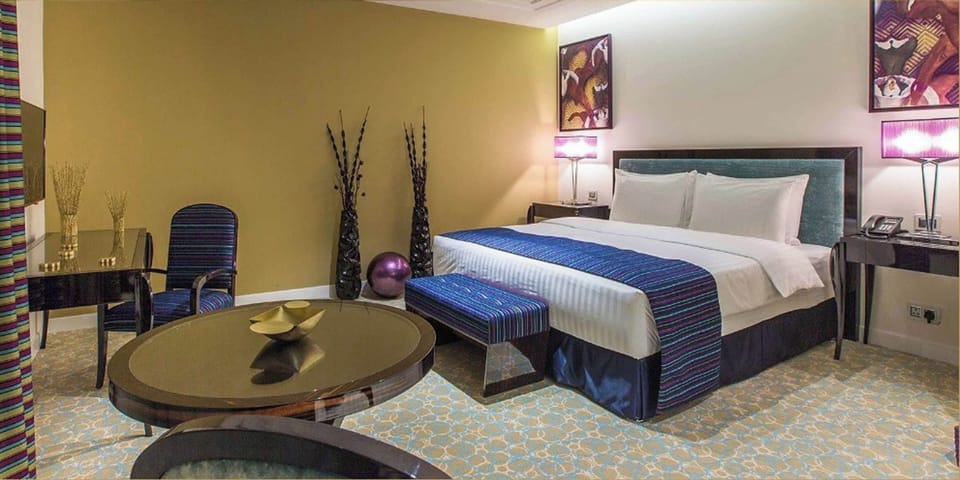 Minibar, in-room safe, laptop workspace, blackout drapes