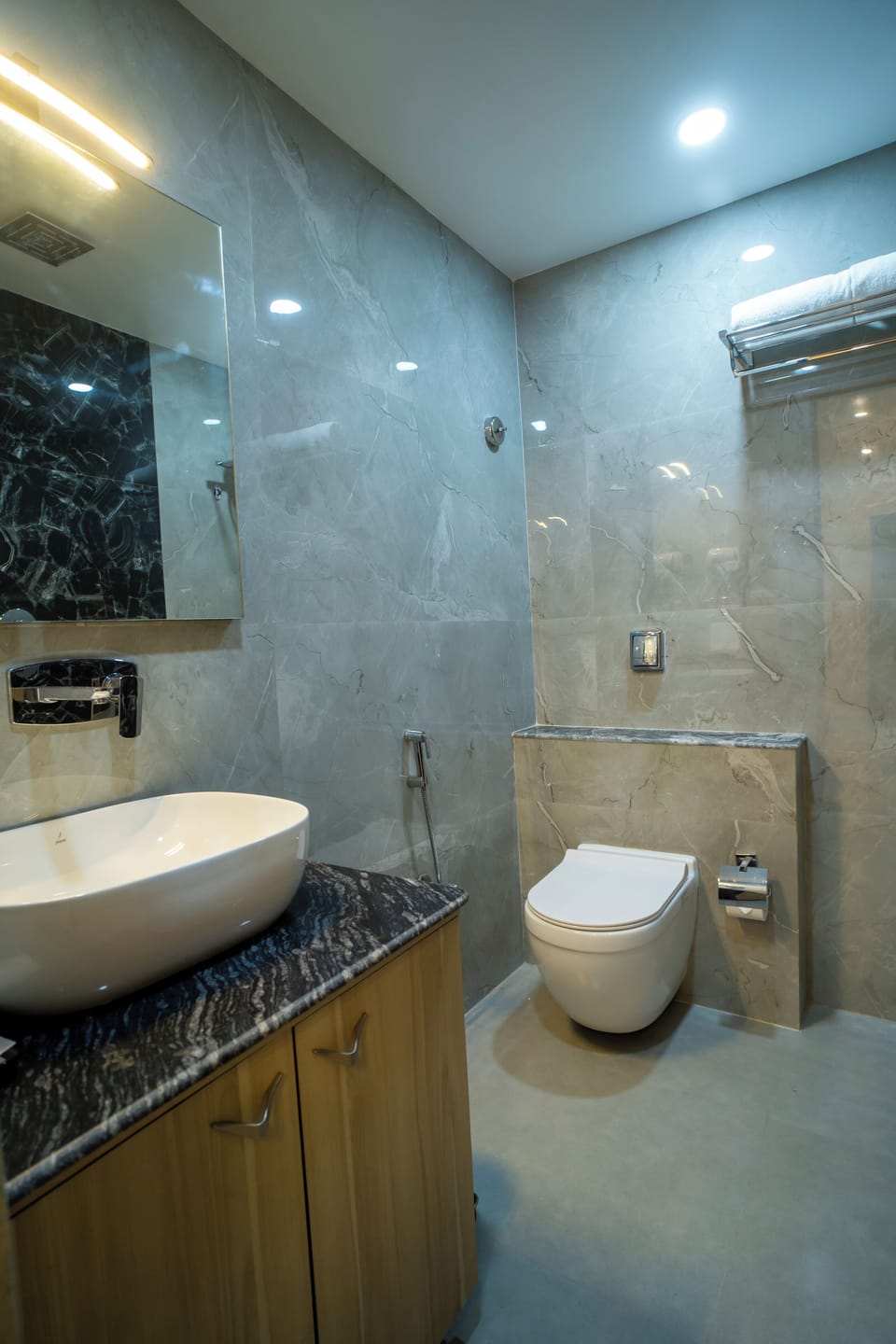 Superior Double Room | Bathroom | Slippers